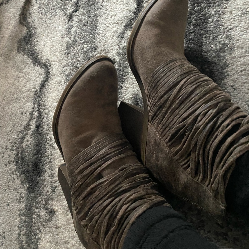 Cute ankle booties size 8.5